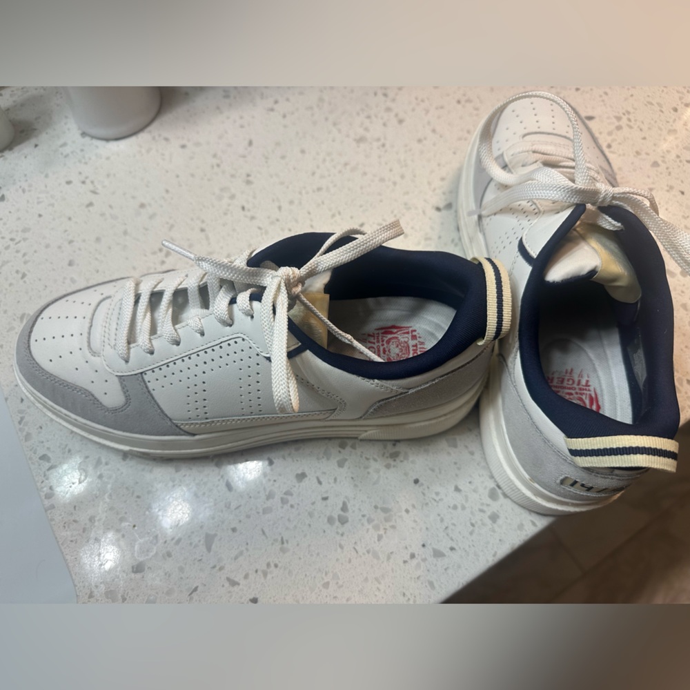 Le Tigre Women's White and taupe/grey color Sneakers Size 10 and worn once